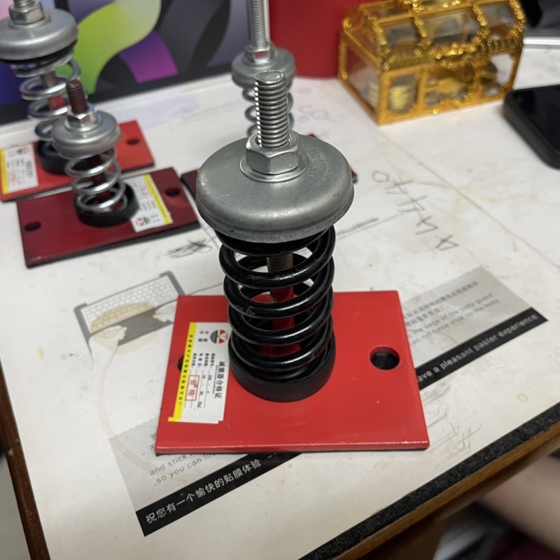 Lò xo giảm chấn quạt công nghiệp, điều hoà trung tâm, máy nén, bơm nước….