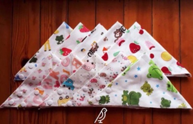 Yếm tam giác xô cho bé