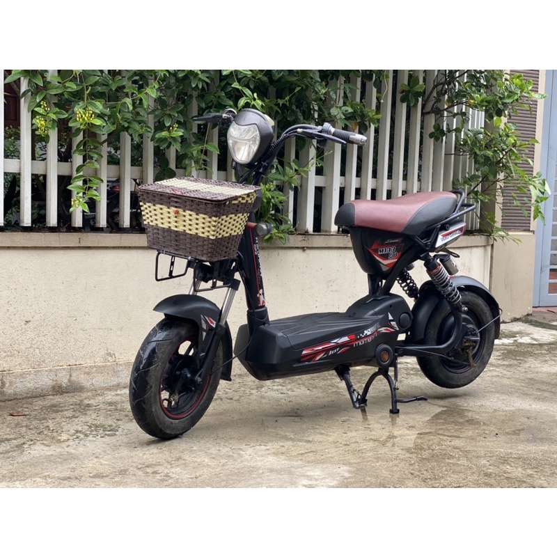 Xe điện M133 màu đen của hãng Giant xe đẹp bình khỏe