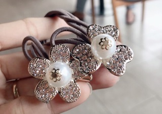 Cột tóc hoa mai đính đá sang chảnh