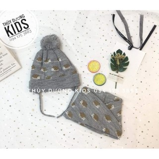 Set Mũ và khăn len Zara xuất màu ghi họa tiết nhím cho bé
