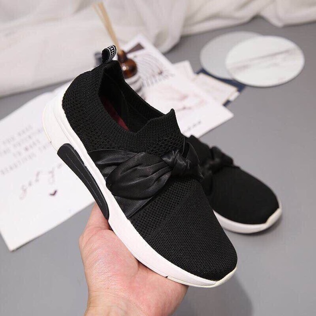 Giày thể thao nơ