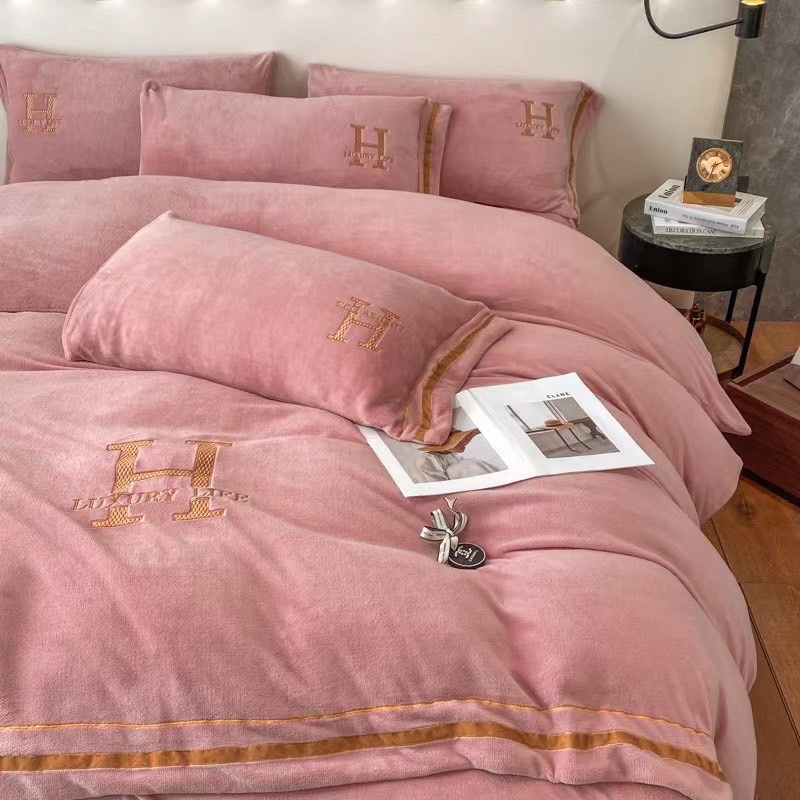 Bộ chăn ga gối Nỉ nhung mịn thêu chữ H chăn có viền SHOP CHIÊU CAO SU