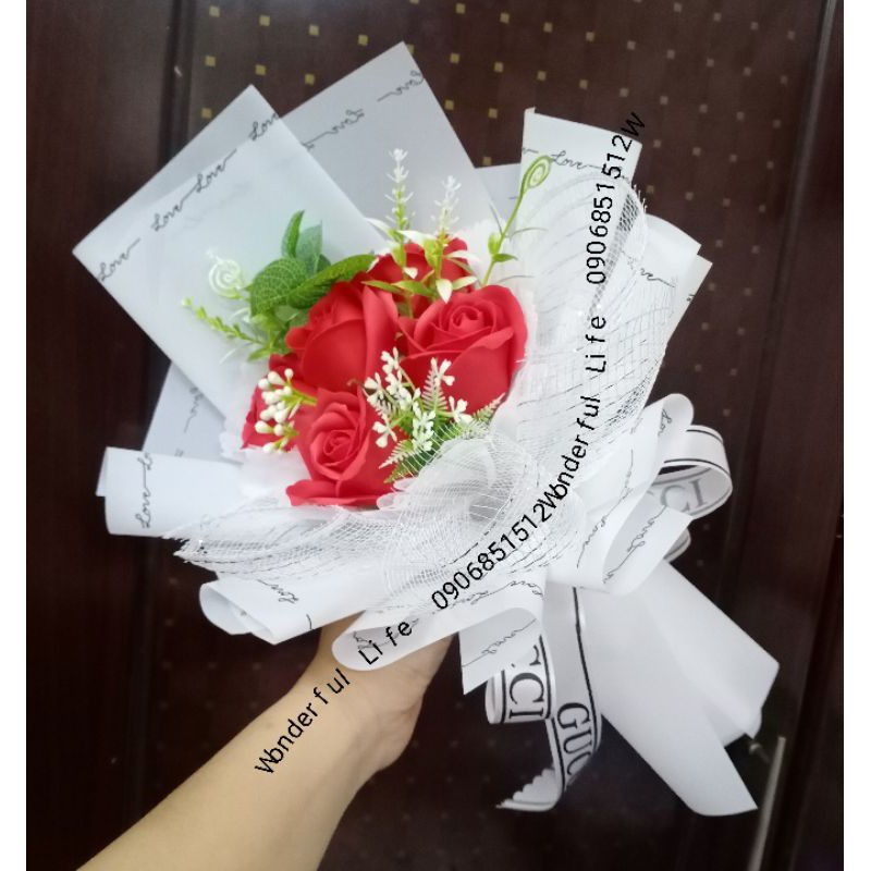 Bó hoa hồng sáp thơm phối lumẫu mới