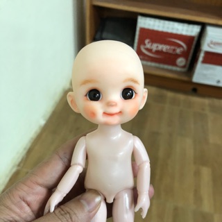 Búp bê nhựa