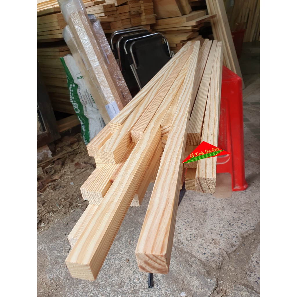 Thanh gỗ thông vuông 2cm ,dài 1m đã bào láng 4 mặt thích hợp dùng làm nẹp chỉ, đóng chuồng thú cưng, mục đích khác...