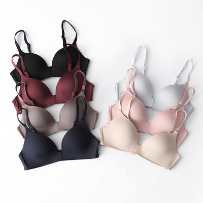 The rimless female bras can be easily adjusted for the straps