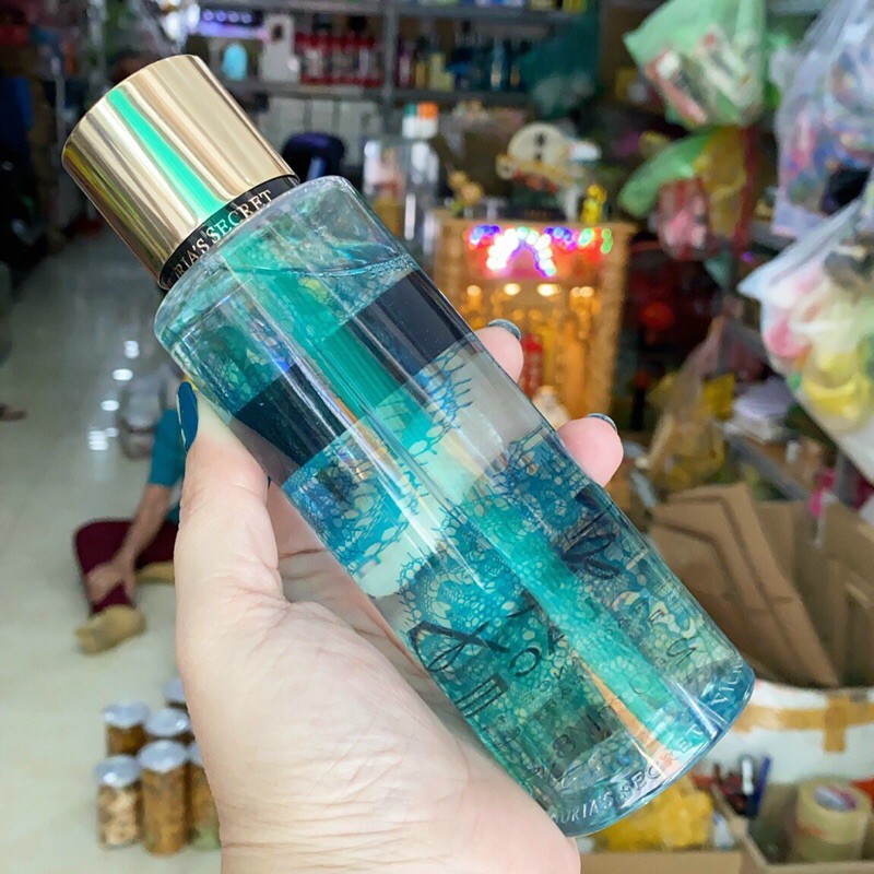 XỊT THƠM TOÀN THÂN AQUA KISS – VICTORIA’S SECRET FRAGRANCE MIST 250ml