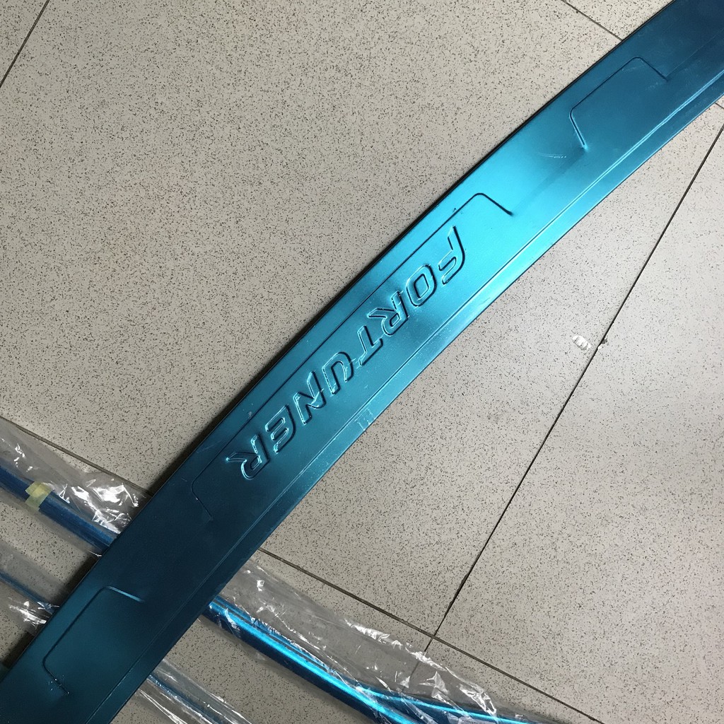 Ốp chống trầy cốp ngoài inox xe Toyota Fortuner đời 2009-2021