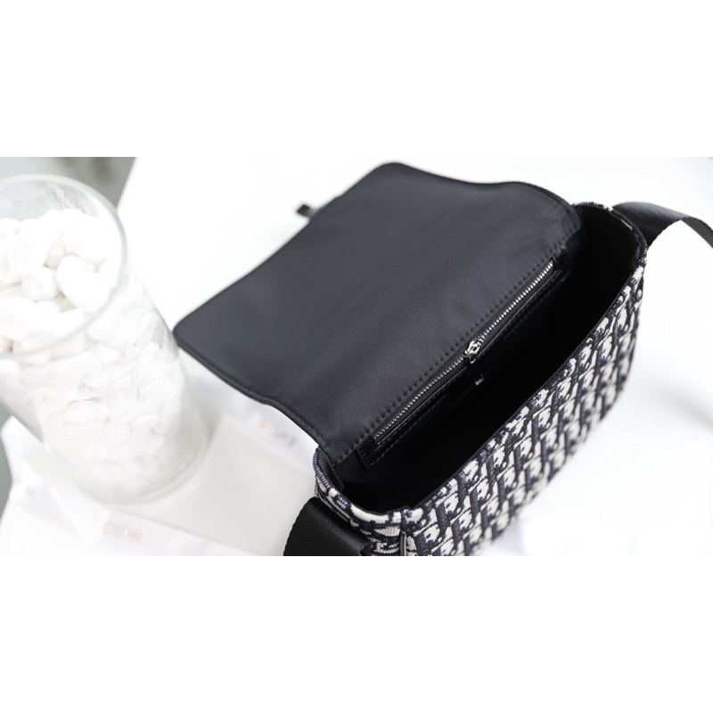 Túi nam đeo chéo thổ cẩm dáng cặp hoạ tiết chữ Dior fullbox