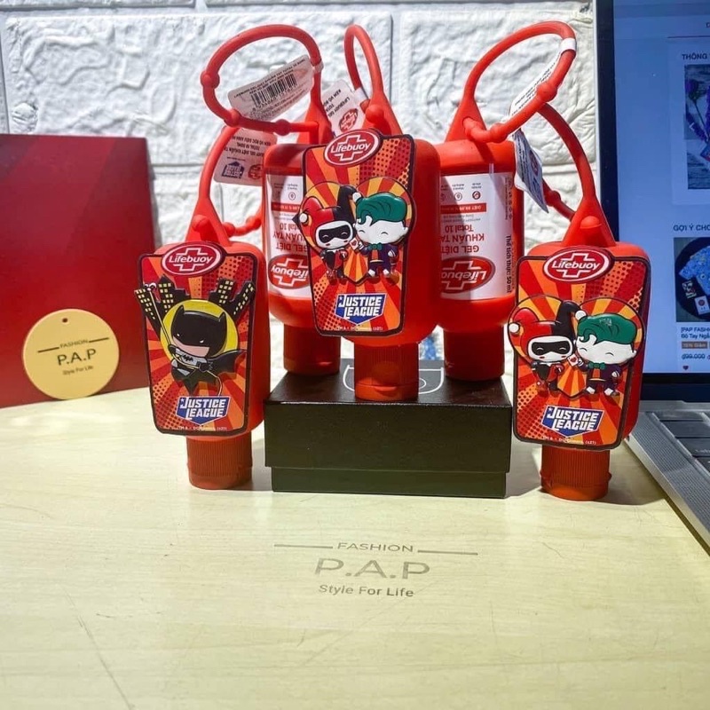 Gel rửa tay khô kèm móc khoá tiện dụng