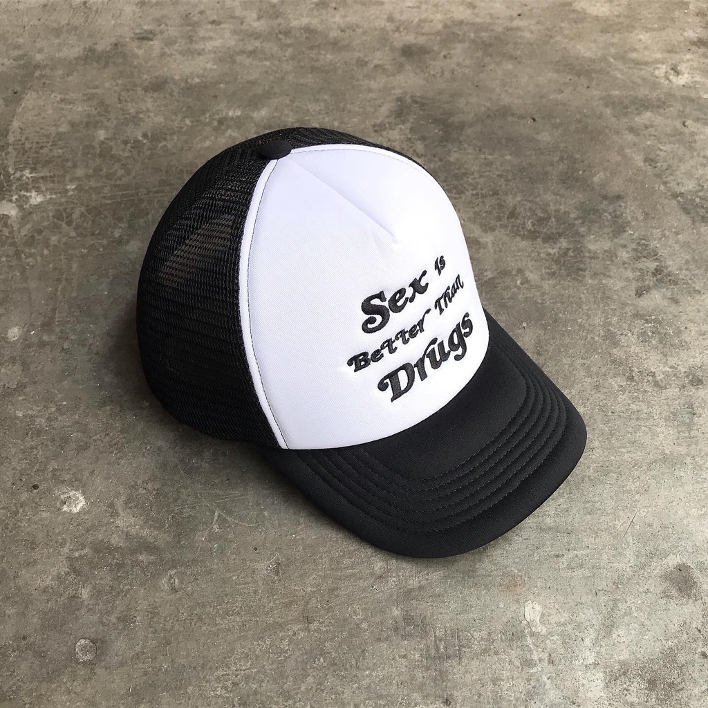 "SEX IS BETTER THAN DRUGS" - Mũ trucker