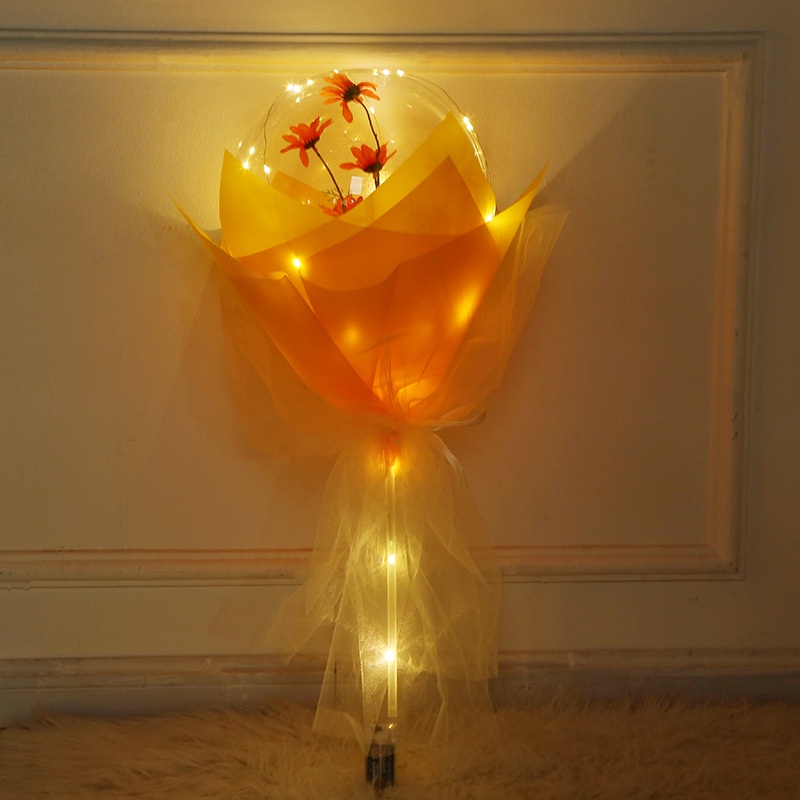 Bó hoa cúc giả trong suốt có đèn LED dùng làm quà tặng cho bạn gái