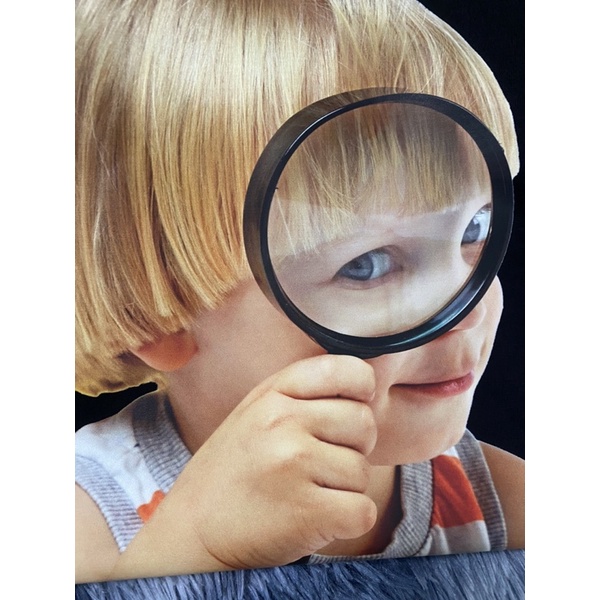 Áo thun ADLV nam nữ in hình bé cầm kính núp chất liệu cotton cao cấp