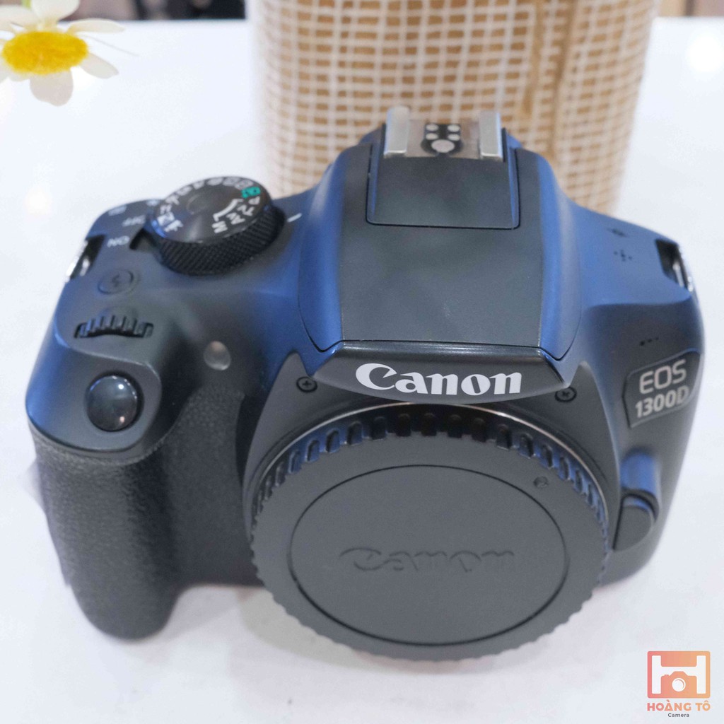 Máy ảnh Canon 1300D (Rebel T6) + lens kit cũ