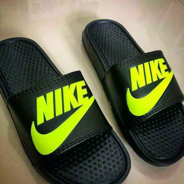 Sandal Nike Benassi Swosh Kiểu Dáng Trẻ Trung Năng Động