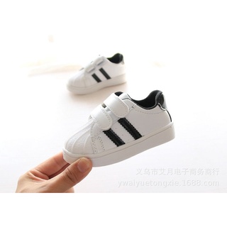 Giày thể thao sò siêu rễ thương của bé