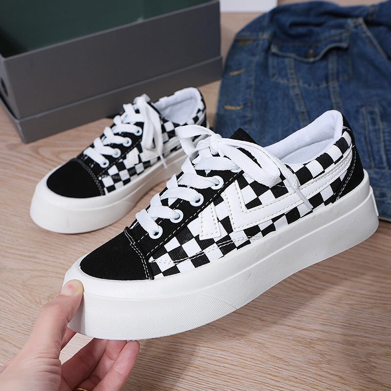 Giày thể thao họa tiết kẻ caro đế trắng 2 màu