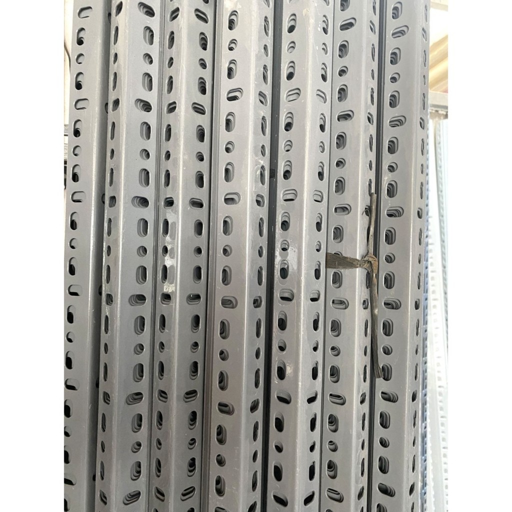 Cây 240cm ( 1ly5) - Cây sắt V lỗ 3 x 5cm màu xám ghi