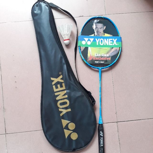 Vợt cầu lông YONEX kèm quả cầu 110k.