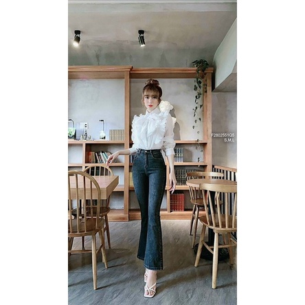 Quần jeans xanh ống loe