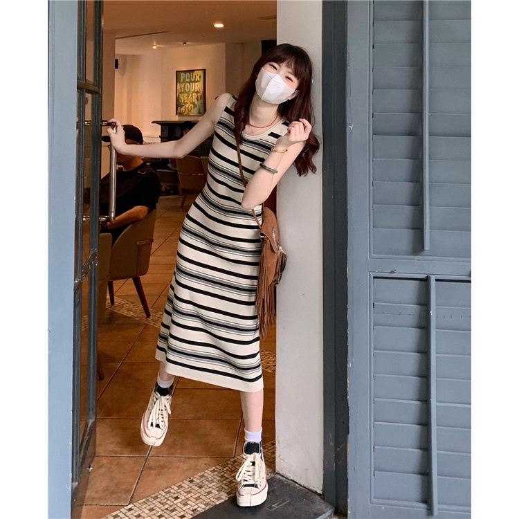 Đầm dệt kim cổ tròn họa tiết kẻ sọc màu tương phản thời trang Hàn Quốc