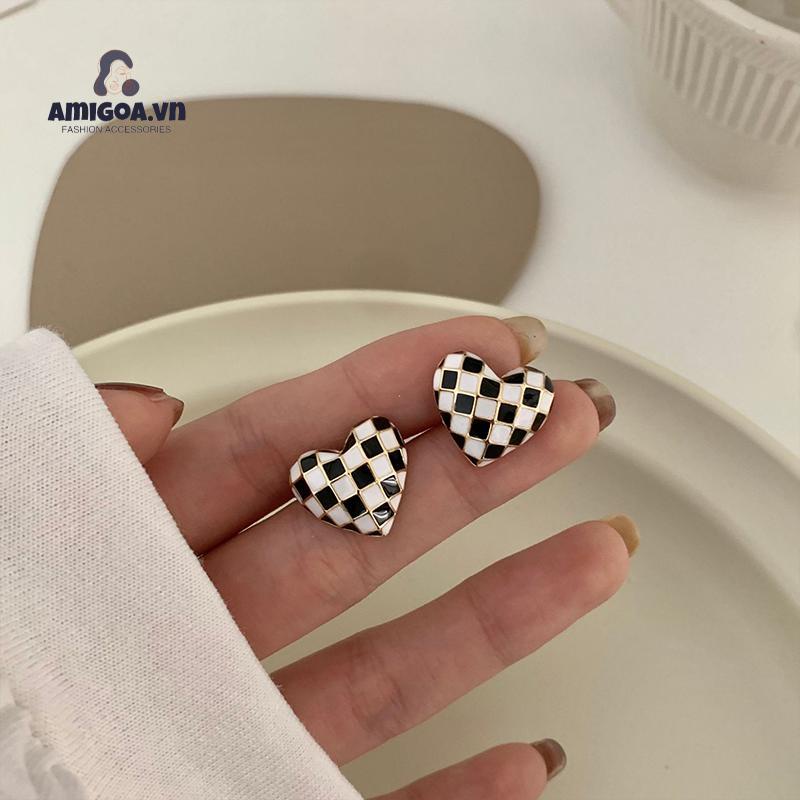 ✨✨Đôi bông tai hình trái tim họa tiết bàn cờ đơn giản xinh xắn