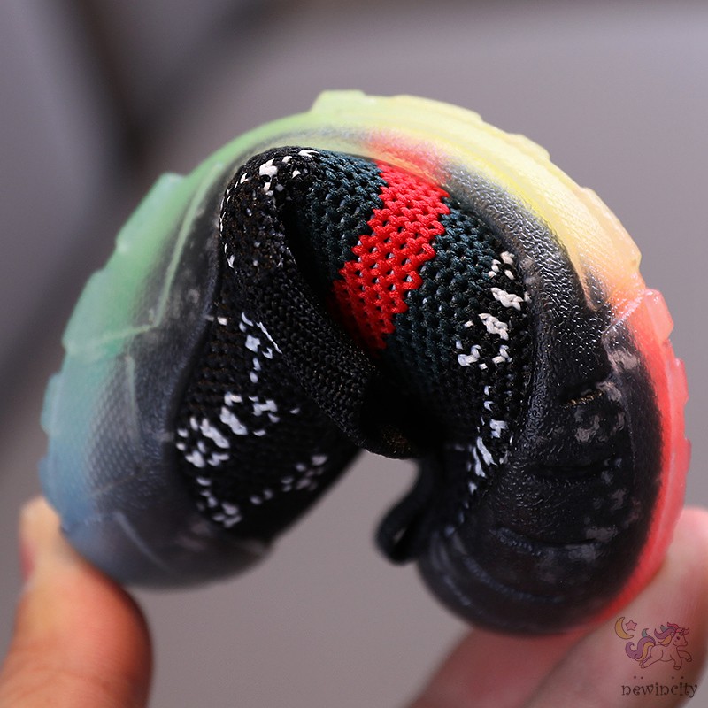 Giày thể thao dệt vải thiết kế cho trẻ em xinh xắn