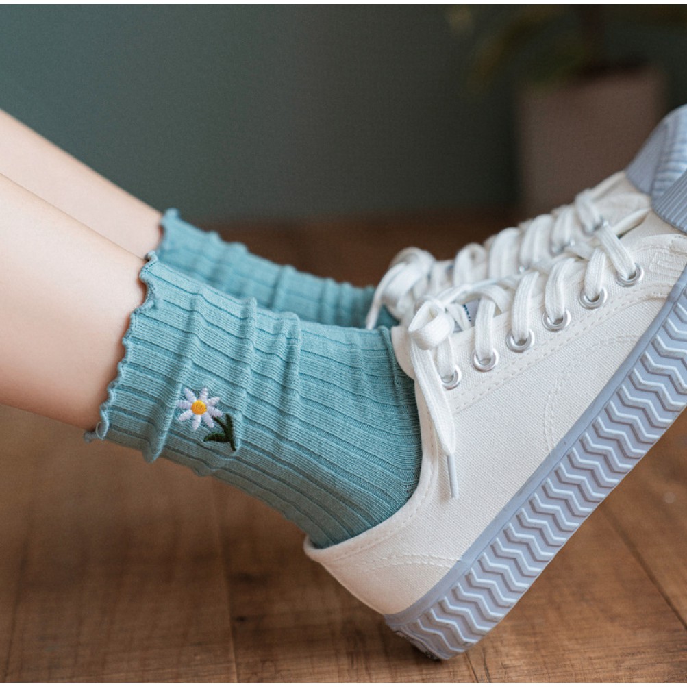 Vớ dài/ tất dài cổ viền xoăn Mua Tất thêu hình hoa cúc cho nữ (muatatshop)