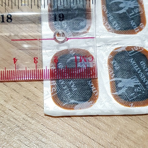 Hộp 48 Miếng Keo Dán Cao Su Và Chai Keo Vá Ruột Xe Đạp Tặng 1 Miếng Giấy Nhám Tròn
