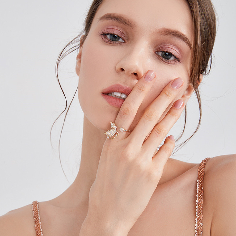 Nhẫn Kim Loại Tạo Hình Cánh Bướm Đính Đá Lấp Lánh Thời Trang Cho Nữ
