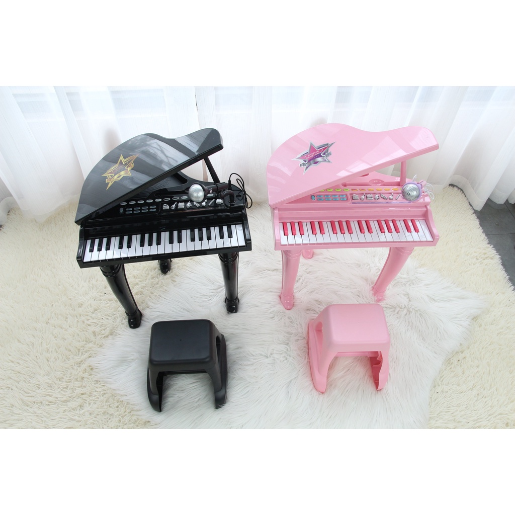 Đồ chơi âm nhạc cho bé - Đàn piano cổ điển kèm mic thu âm - Winfun - 2045 đồ chơi cho bé 3 tuổi trở lên màu hồng