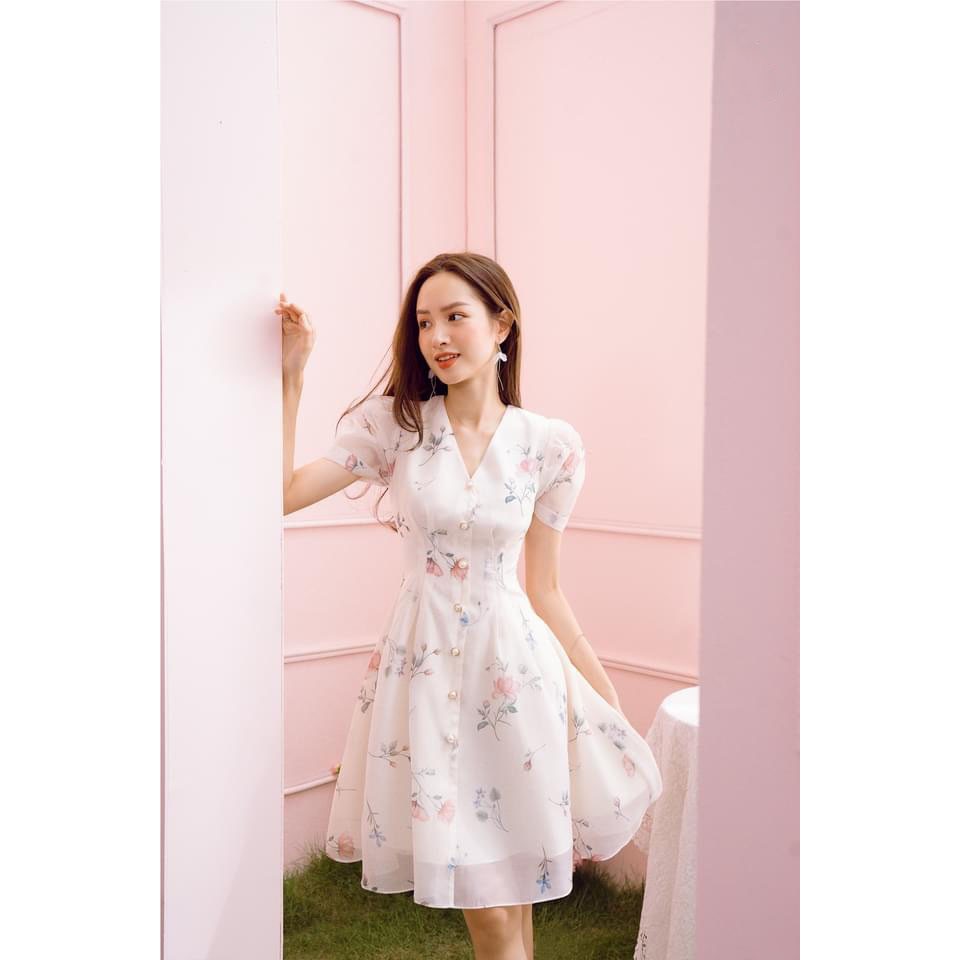 Đầm du lịch, đi biển họa tiết hoa màu trắng đủ 4 size e-1233 | BigBuy360 - bigbuy360.vn