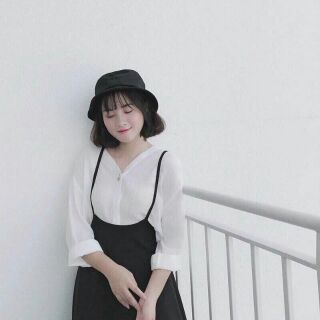 Áo voan và váy yếm dài. BH