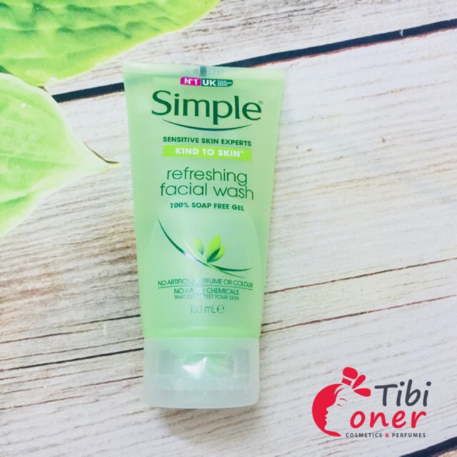 Sữa rửa mặt Simple Kind to Skin nhập khẩu từ Uk