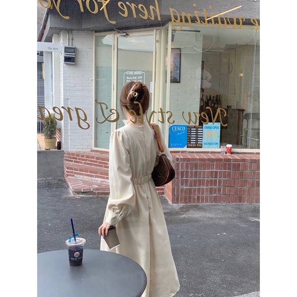 Đầm sơ mi dáng babydoll màu kem dài tay dáng dài midi