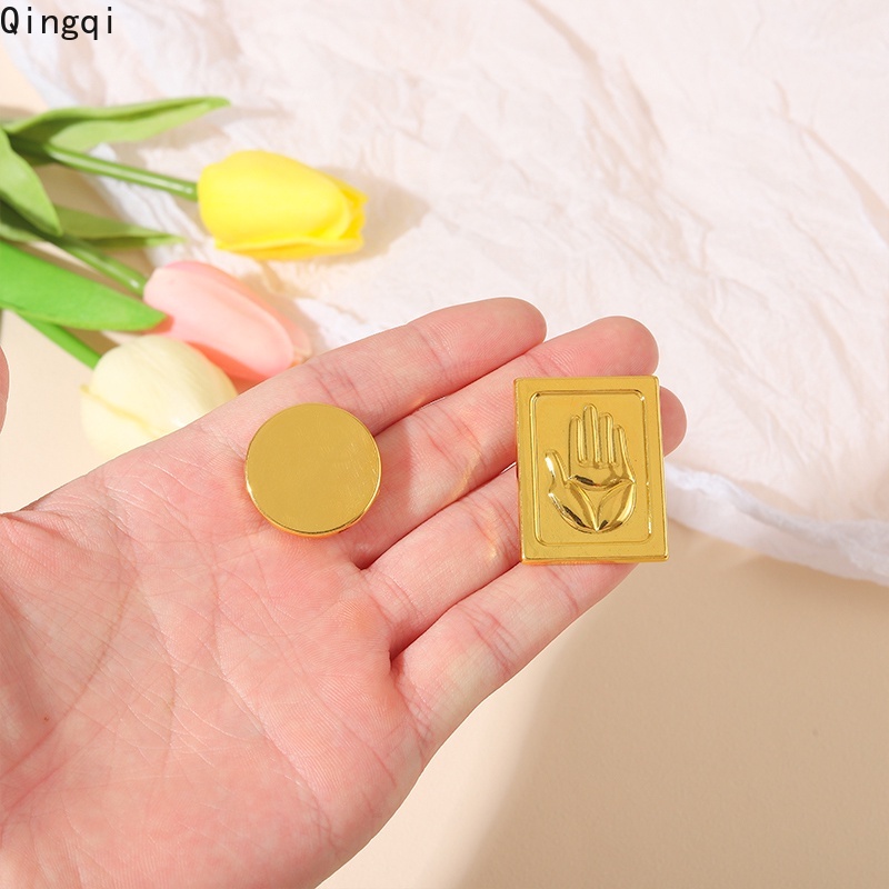 Huy hiệu cài áo Miss Zoe bằng hợp kim hình tròn phong cách hoạt hình Jojos Bizarre Adventure