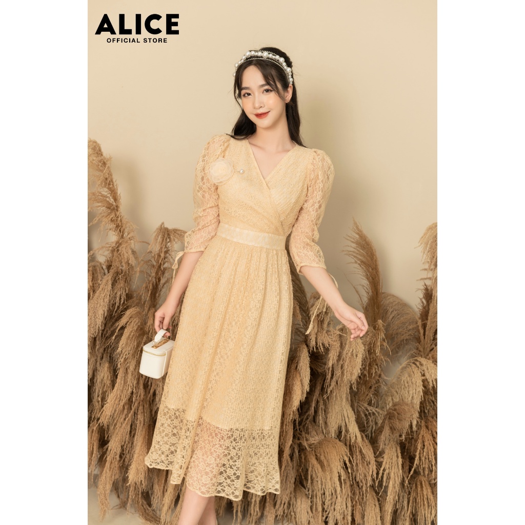 Váy Đầm Ren Công Sở ALICE Chất Vải Ren Lót Lụa Thiết Kế Váy Dập Ly Cổ Chữ V Kèm Hoa Cài Ngực V769