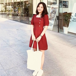 Đầm váy freesize bi đỏ cổ vuông nút dừa
