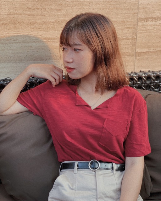 Áo thun gân cổ V