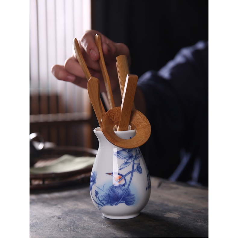 Bộ dụng cụ pha trà đạo / Bộ cung nhãn bằng tre già kèm bình đựng bằng sứ đẹp mắt