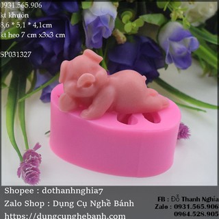 Khuôn silicon heo nằm cười