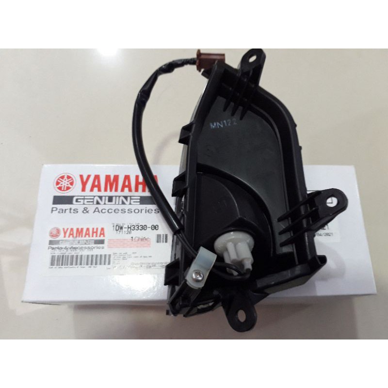 xi nhan sau bên trái xe Cuxi Yamaha