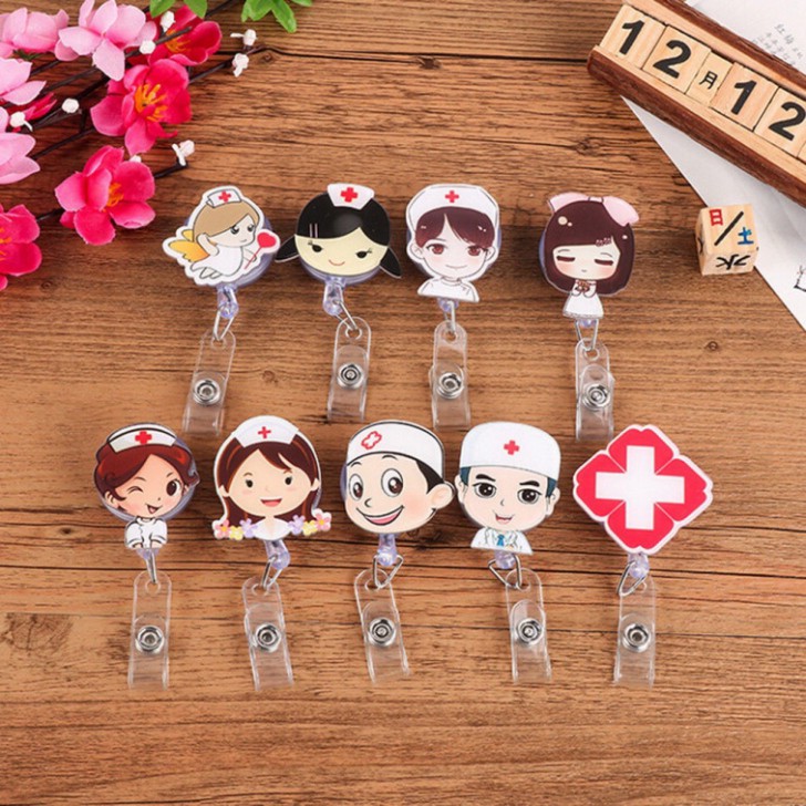 Sale 69% Kẹp cài túi áo gắn thẻ nhân viên bệnh viện có gắn hình nổi ngộ nghĩnh,  Giá gốc 21000đ- 27F39