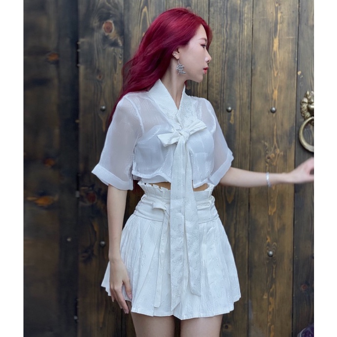 Set Hanbok Đen tặng kèm áo ống đen
