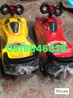 Xe lắc chòi chân ô tô cho bé