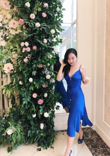 Đầm cổ đổ xẻ tà cực quyến rũ