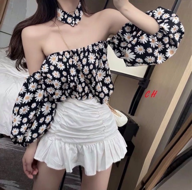 [Mã FAMAYWA giảm 10K đơn 50K] Áo trệt vai + choker hoạ tiết hoa nhí | BigBuy360 - bigbuy360.vn