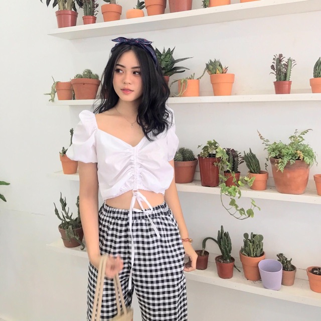 Combo: Quần caro + áo trắng