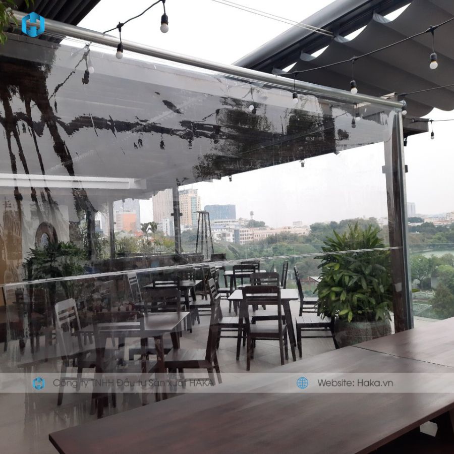 Rèm cuốn nhựa PVC trong suốt ngăn lạnh, chắn gió mưa, Độ dày 0.5mm | Sản xuất lắp đặt tại công ty HAKA